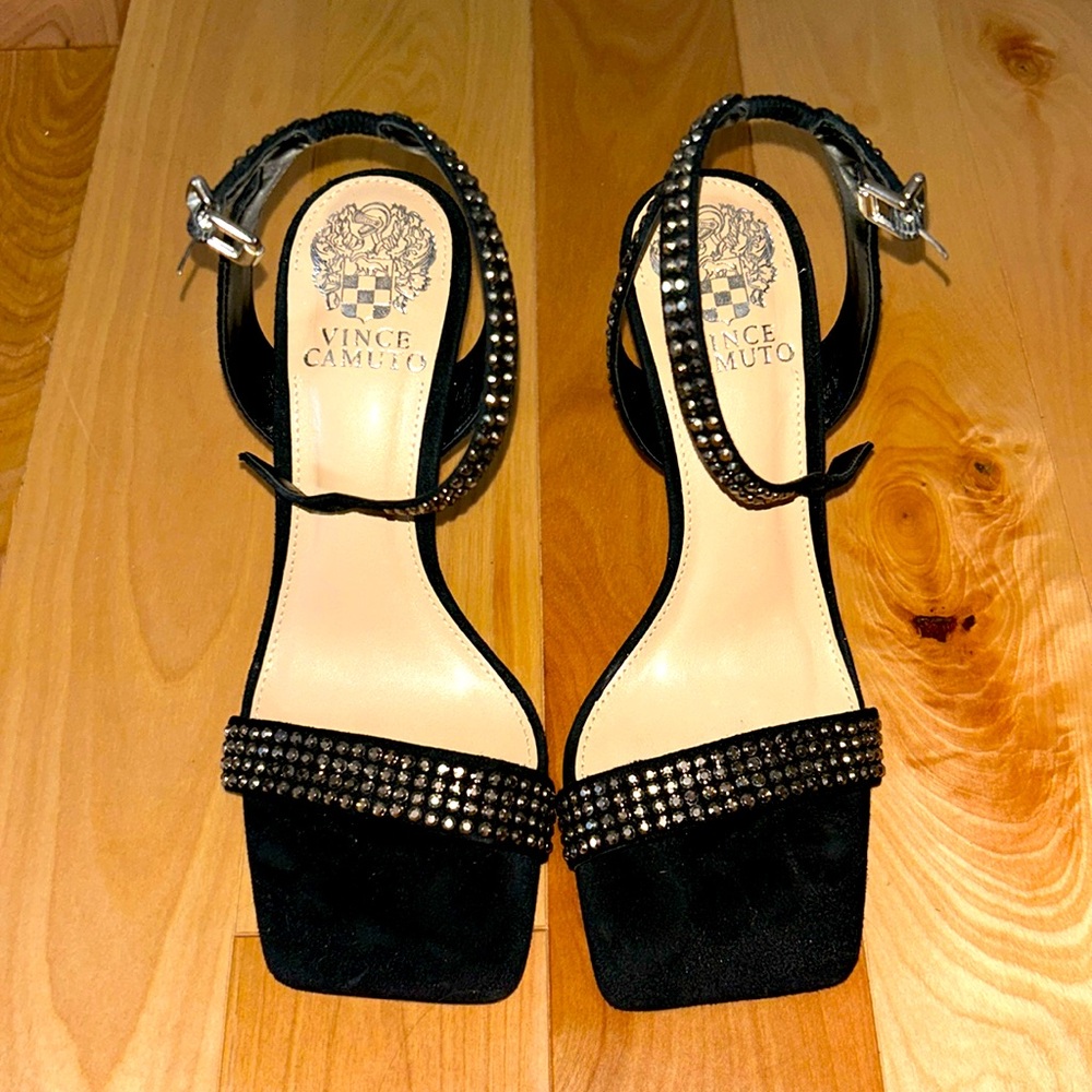 Vince Camuto suede heels size 6